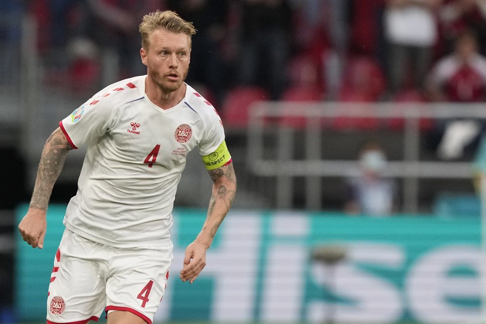 2 Hadiah Spesial AC Milan untuk Simon Kjaer: Kontrak Baru dan Ban Kapten 2 Hadiah Spesial AC Milan untuk Simon Kjaer: Kontrak Baru dan Ban Kapten