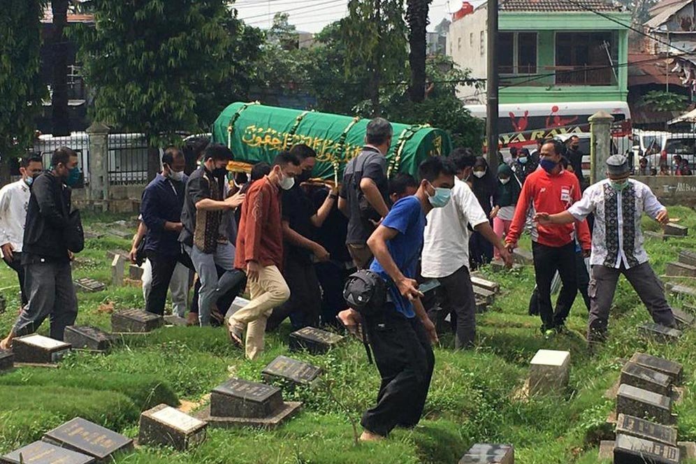 Mendiang Legenda Bulu Tangkis Markis Kido Dimakamkan di TPU Kebon Nanas Mendiang Legenda Bulu Tangkis Markis Kido Dimakamkan di TPU Kebon Nanas