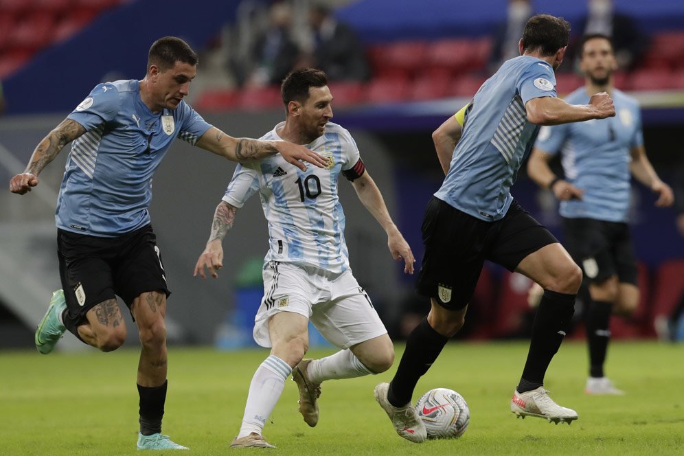 Argentina Taklukkan Uruguay, Netizen: Messi Gila, Strikernya Ampas, 10 Pohon Pisang Argentina Taklukkan Uruguay, Netizen: Messi Gila, Strikernya Ampas, 10 Pohon Pisang
