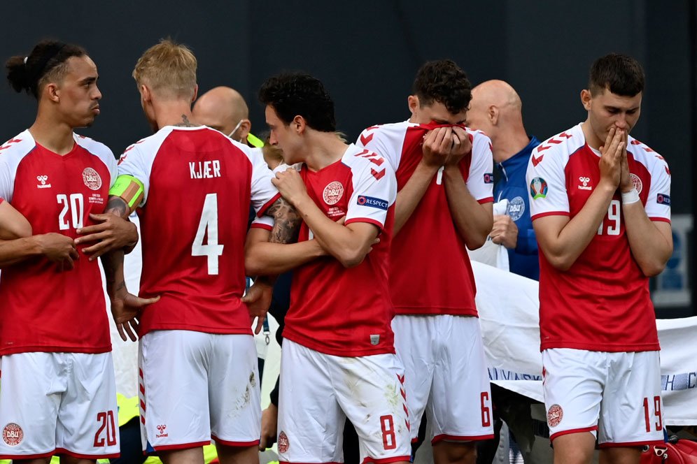 Menangis Cerita Soal Christian Eriksen, Pelatih Denmark Akui Kesehatan Mental Timnya Terguncang Menangis Cerita Soal Christian Eriksen, Pelatih Denmark Akui Kesehatan Mental Timnya Terguncang