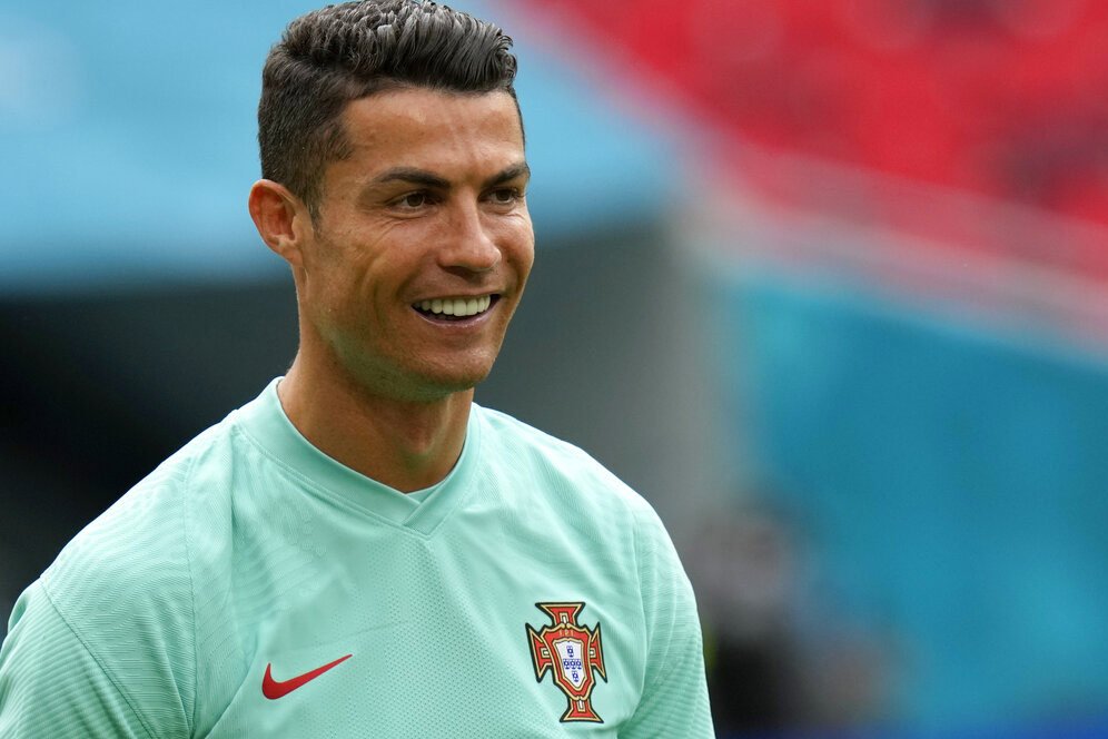Video: Ronaldo Menginjakkan Kakinya di Markas Latihan Juventus