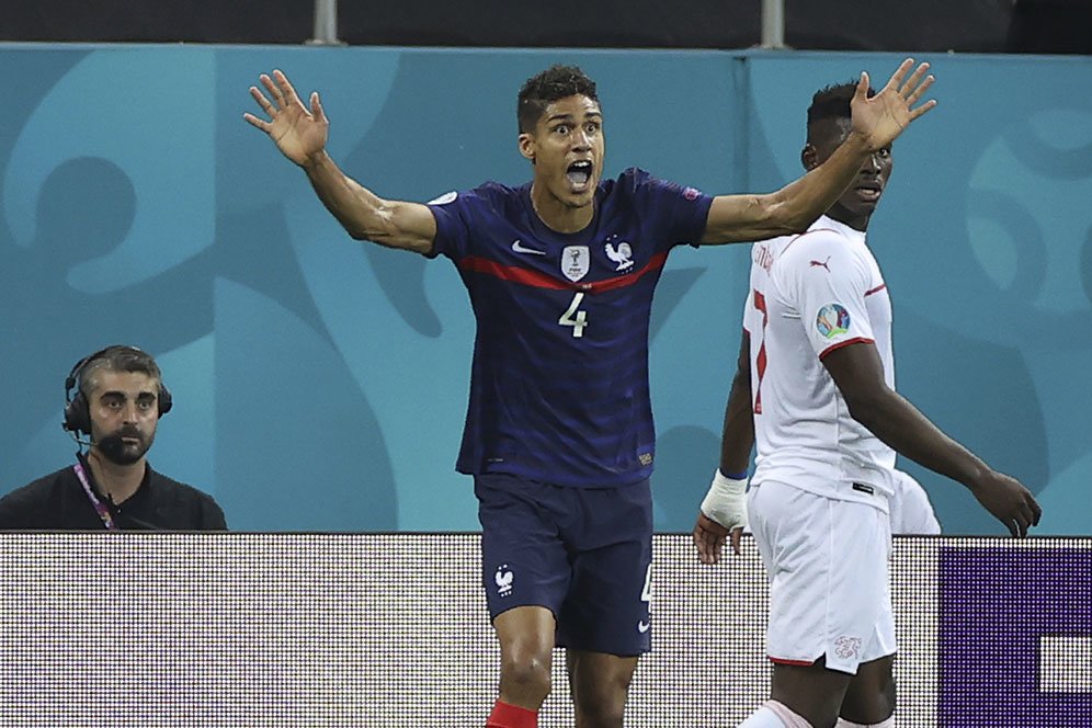 Manchester Siap Tebus Raphael Varane Seharga Rp858 Miliar