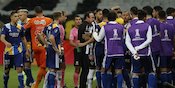 Bawa Alat Pemadam Kebakaran, Marcos Rojo Terlibat Bentrok di Laga Boca Juniors vs Atletico Mineiro