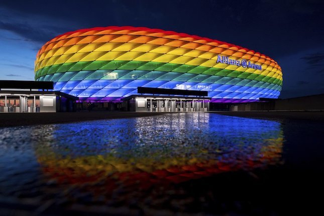 9. Allianz Arena (Bayern Munchen - 75.000 Penonton) 9. Allianz Arena (Bayern Munchen - 75.000 Penonton)