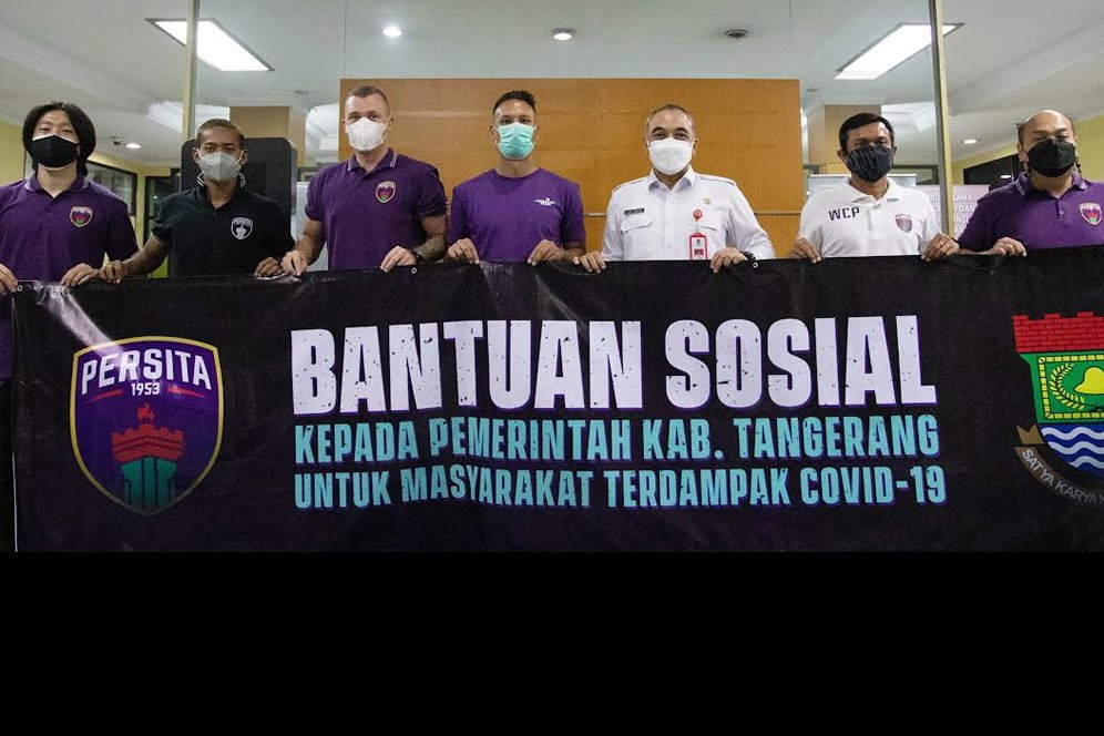 Persita Ikut Bagikan Bansos di Tengah Pandemi COVID-19