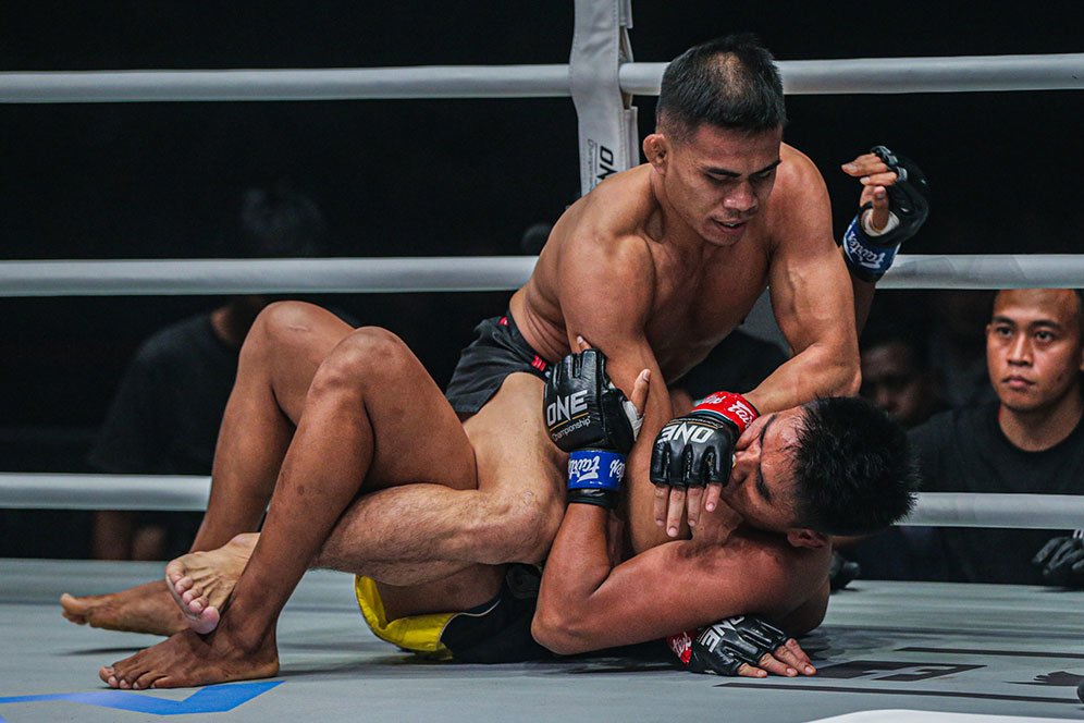 Eko Roni Saputra Ungkap 2 Lawan yang Ingin Dihadapi di ONE Championship Tahun Ini Eko Roni Saputra Ungkap 2 Lawan yang Ingin Dihadapi di ONE Championship Tahun Ini