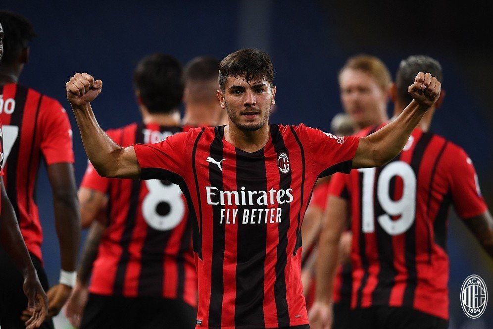 Paolo Maldini: AC Milan Scudetto? Tidak Ada Yang Melarang Bermimpi Paolo Maldini: AC Milan Scudetto? Tidak Ada Yang Melarang Bermimpi