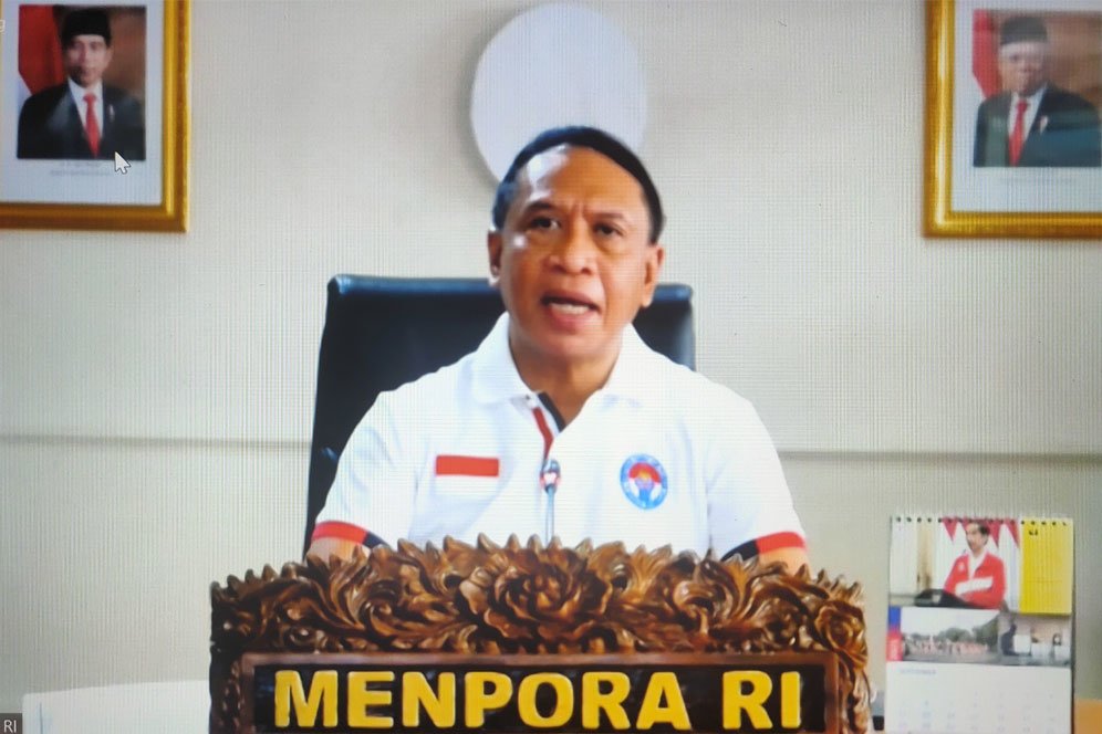 Dihujat Publik Usai Ikut Angkat Trofi Piala AFF U-16, Ini Pembelaan Menpora Zainudin Amali Dihujat Publik Usai Ikut Angkat Trofi Piala AFF U-16, Ini Pembelaan Menpora Zainudin Amali