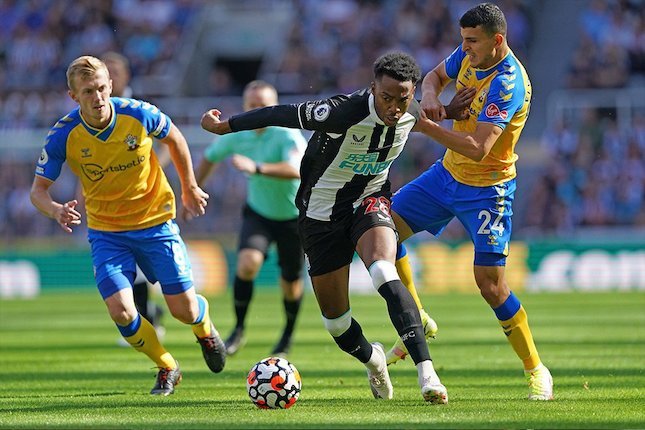 Gelandang - Joe Willock