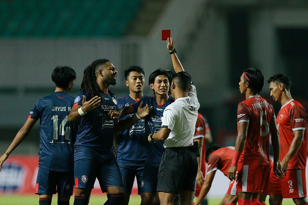 BRI Liga 1 2021/2022: Almeida Akui Permainan Arema FC Terpengaruh Kartu Merah BRI Liga 1 2021/2022: Almeida Akui Permainan Arema FC Terpengaruh Kartu Merah