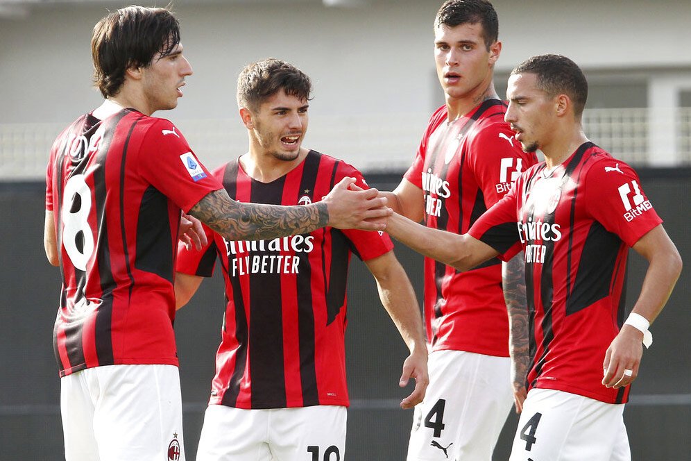 Rapor 7 Gelandang AC Milan Musim 2021/2022: Siapa Paling Layak Jadi Pilihan Utama? Rapor 7 Gelandang AC Milan Musim 2021/2022: Siapa Paling Layak Jadi Pilihan Utama?