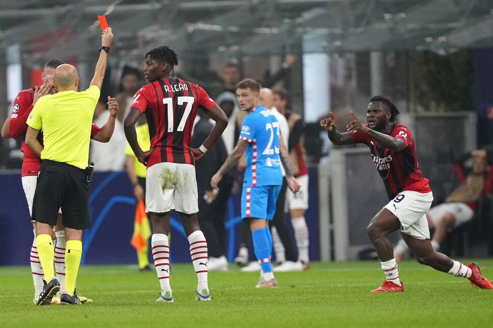 AC Milan vs Atletico Madrid dan Hujan Kritikan buat Wasit Cuneyt Cakir: Tidak Adil! AC Milan vs Atletico Madrid dan Hujan Kritikan buat Wasit Cuneyt Cakir: Tidak Adil!