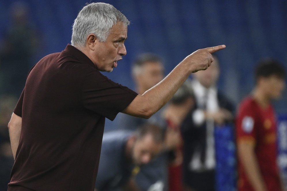 Jose Mourinho: Laga ke-1000, Tiga Poin, Puncak Klasemen, dan Selebrasi yang 'Gila'! Jose Mourinho: Laga ke-1000, Tiga Poin, Puncak Klasemen, dan Selebrasi yang 'Gila'!