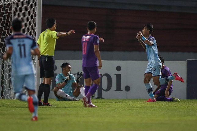 Terjatuh di Titik Tergelap Terjatuh di Titik Tergelap