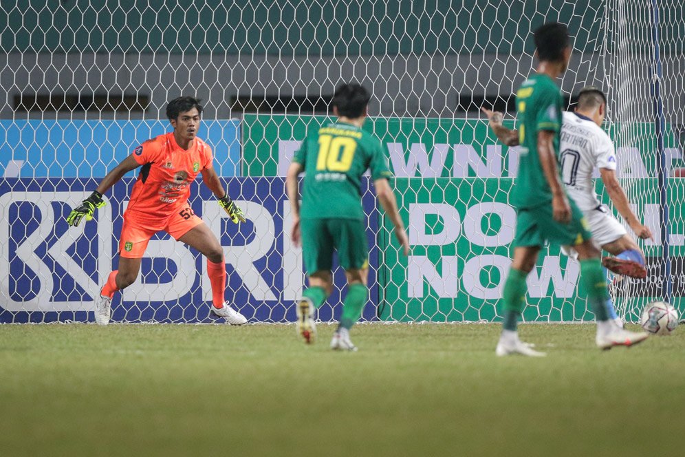 Performanya Kian Menjanjikan, Andhika Ramadhani Diyakini Bisa Jadi Kiper Masa Depan Persebaya Performanya Kian Menjanjikan, Andhika Ramadhani Diyakini Bisa Jadi Kiper Masa Depan Persebaya