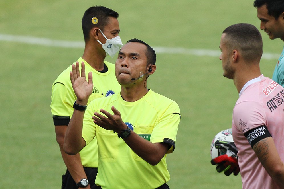 Erick Thohir Minta Komitmen 18 Wasit Liga 1 2023/2024: Harus Disumpah Bebas dari Mafia wasit Erick Thohir Minta Komitmen 18 Wasit Liga 1 2023/2024: Harus Disumpah Bebas dari Mafia wasit