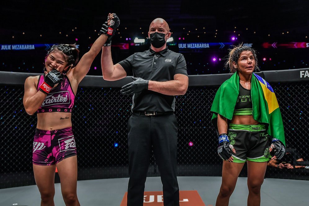 Stamp Fairtex dan Ritu Phogat Melaju ke Final ONE Womens Atomweight World Grand Prix