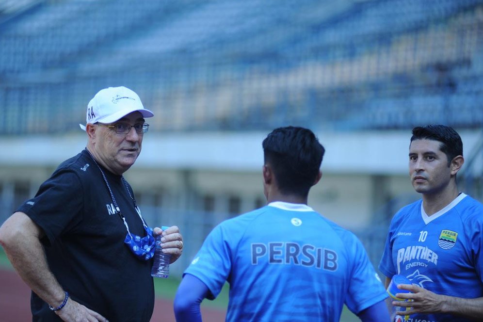 Robert Alberts Beberkan Permintaannya kepada Pemain Persib Jelang Seri Kedua BRI Liga 1 2021/2022 Robert Alberts Beberkan Permintaannya kepada Pemain Persib Jelang Seri Kedua BRI Liga 1 2021/2022
