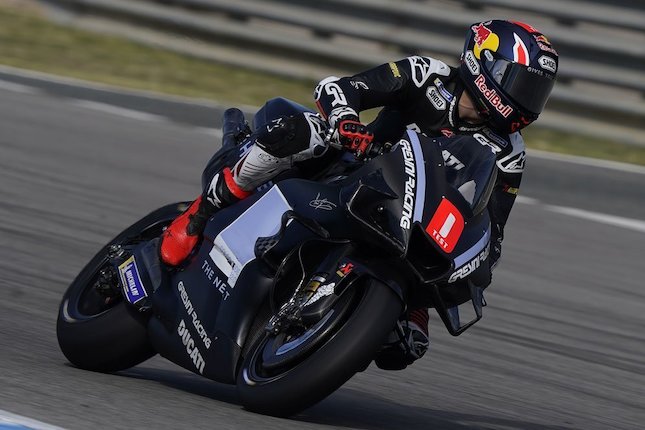 Juga Curi Koleksi Helm dan Baju Balap Juga Curi Koleksi Helm dan Baju Balap