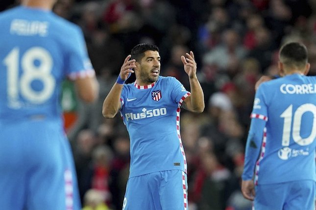 Luis Suarez Dilarang Pindah ke Manchester United Luis Suarez Dilarang Pindah ke Manchester United