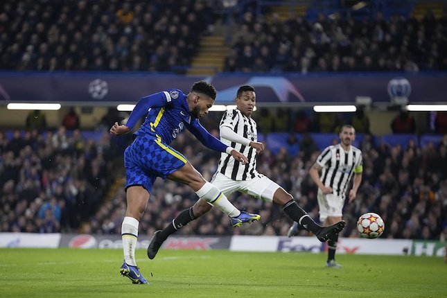 Alex Sandro 'Diobok-obok' Reece James Alex Sandro 'Diobok-obok' Reece James