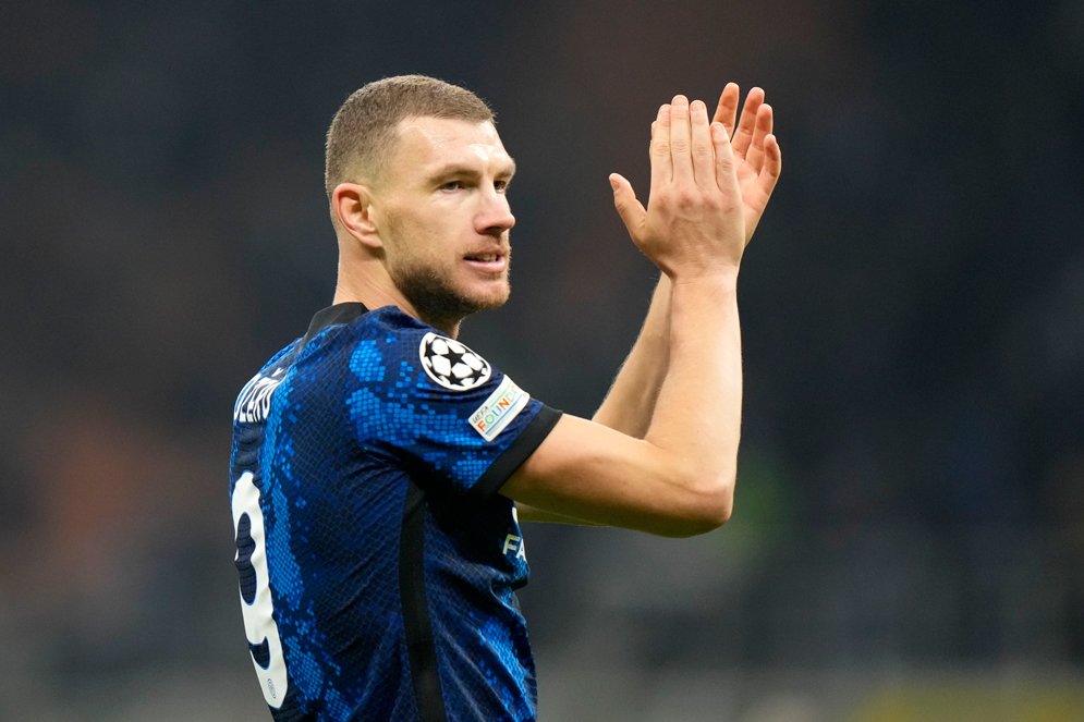 Konsisten, Edin Dzeko Resmi Jadi Pencetak Gol Tertua Inter Milan ke Gawang AC Milan