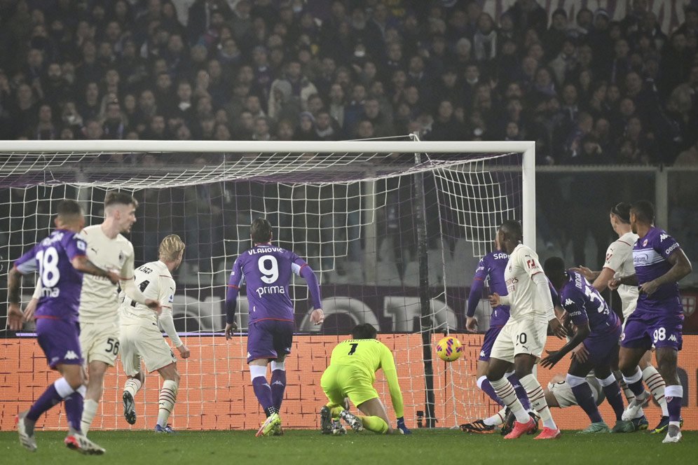 Alasan Milan Keok dari Fiorentina Versi Kjaer: Banyak Bikin Kesalahan Sendiri Alasan Milan Keok dari Fiorentina Versi Kjaer: Banyak Bikin Kesalahan Sendiri