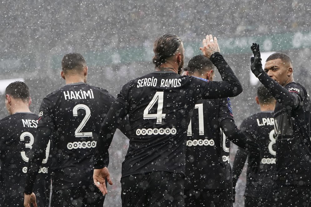 Mbappe dan Bayangan Ramos di Balik Kilau Santiago Bernabeu Mbappe dan Bayangan Ramos di Balik Kilau Santiago Bernabeu