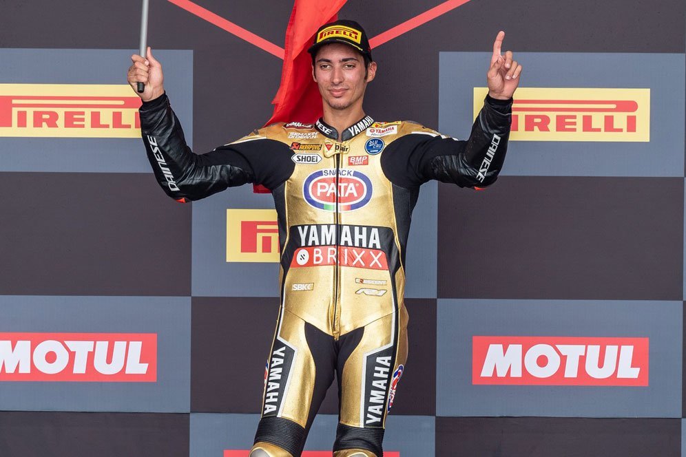 Juarai WorldSBK 2021, Toprak Razgatlioglu Banjir Selamat dari Rival dan Para Rider MotoGP Juarai WorldSBK 2021, Toprak Razgatlioglu Banjir Selamat dari Rival dan Para Rider MotoGP