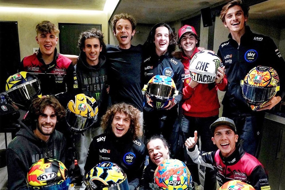 Valentino Rossi Minta Fansnya Tetap Nonton MotoGP, Dukung Anggota VR46 Valentino Rossi Minta Fansnya Tetap Nonton MotoGP, Dukung Anggota VR46