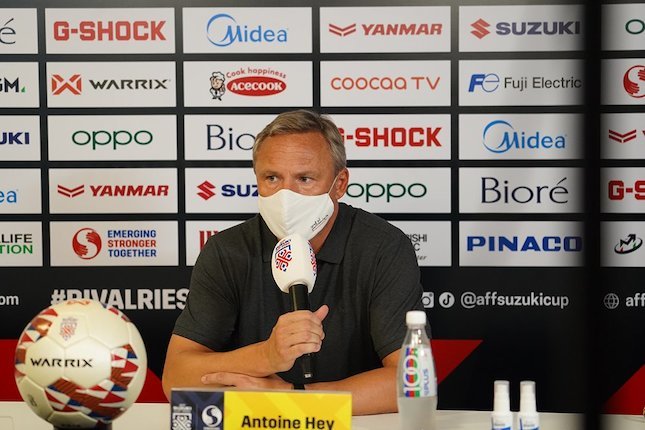 Pelatih: Antoine Hey Pelatih: Antoine Hey