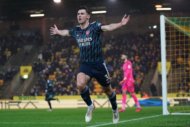 Bek kiri - Kieran Tierney