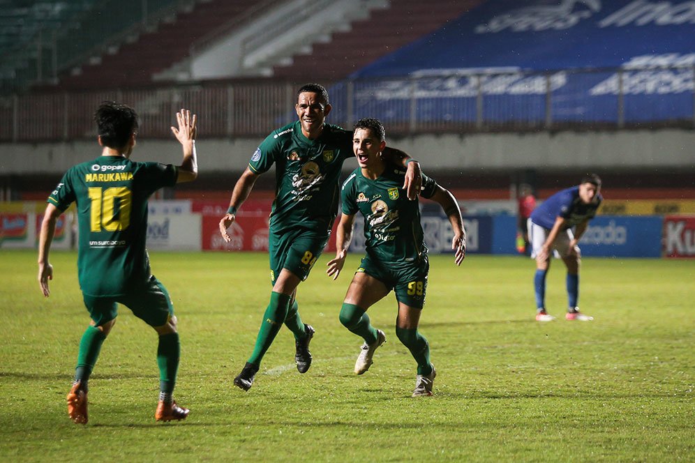 BRI Liga 1: Kejelian Aji Santoso Meramu Taktik Bikin Persib Bandung Tak Berkutik BRI Liga 1: Kejelian Aji Santoso Meramu Taktik Bikin Persib Bandung Tak Berkutik
