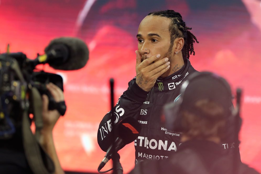 Mercedes Tak Jamin Lewis Hamilton Tetap Balapan di F1 2022 Usai Kontroversi Abu Dhabi Mercedes Tak Jamin Lewis Hamilton Tetap Balapan di F1 2022 Usai Kontroversi Abu Dhabi