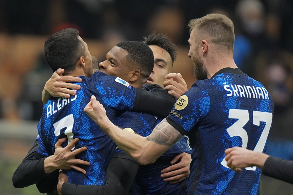 Foto Skuat Inter Milan Jalani Pemanasan di Laga Kontra Bologna yang Batal Digelar Foto Skuat Inter Milan Jalani Pemanasan di Laga Kontra Bologna yang Batal Digelar