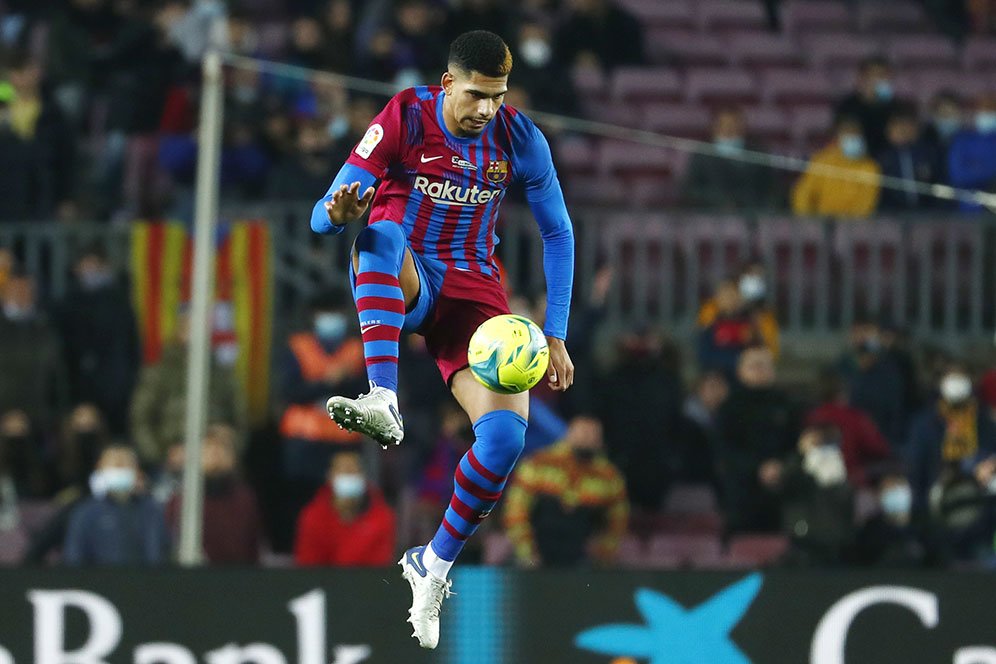 Ronald Araujo Tolak Tawaran Kontrak Baru dari Barcelona Ronald Araujo Tolak Tawaran Kontrak Baru dari Barcelona