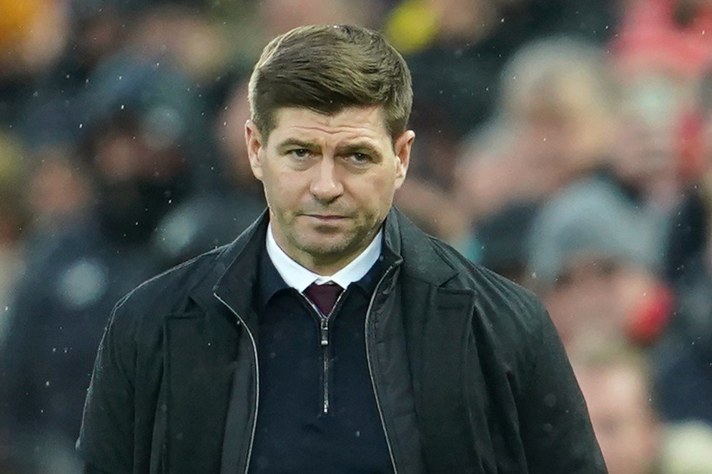 Waduh! Dicemooh Fans MU, Steven Gerrard Tak Keder dan Justru Sebut Atmosfer Old Trafford Sepi Waduh! Dicemooh Fans MU, Steven Gerrard Tak Keder dan Justru Sebut Atmosfer Old Trafford Sepi