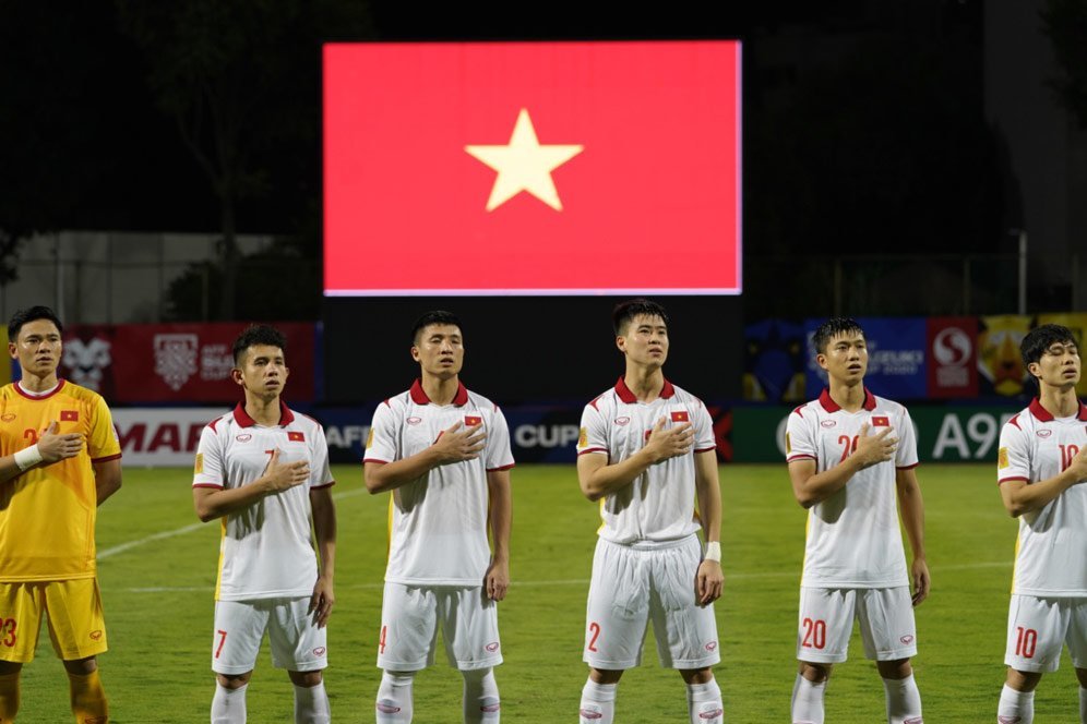 Gelandang Vietnam Sebut Timnas Indonesia Bermain Kasar: Tenang, Ada Wasit Gelandang Vietnam Sebut Timnas Indonesia Bermain Kasar: Tenang, Ada Wasit