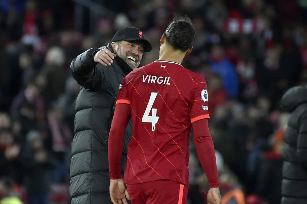 Terdeteksi Positif COVID-19, Ini Pesan Van Dijk untuk Fans Liverpool Terdeteksi Positif COVID-19, Ini Pesan Van Dijk untuk Fans Liverpool