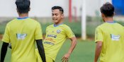 BRI Liga 1: Presiden Arema Bagikan Ponsel 20 Juta, Pemain-pemain Muda pun Semringah