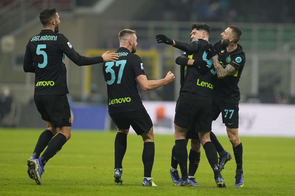 Bukan Ibra, Ini Pemain AC Milan yang Diwaspadai Bastoni Bukan Ibra, Ini Pemain AC Milan yang Diwaspadai Bastoni