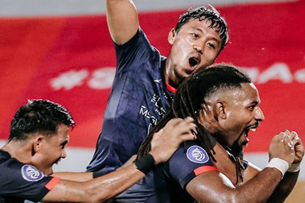 Hasil BRI Liga 1: Sikat Persipura, Arema FC Gusur Bhayangkara dari Pucuk Klasemen