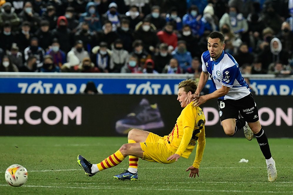 Frenkie De Jong di Barcelona: Pemain Hebat tapi Masih Malu-Malu Frenkie De Jong di Barcelona: Pemain Hebat tapi Masih Malu-Malu