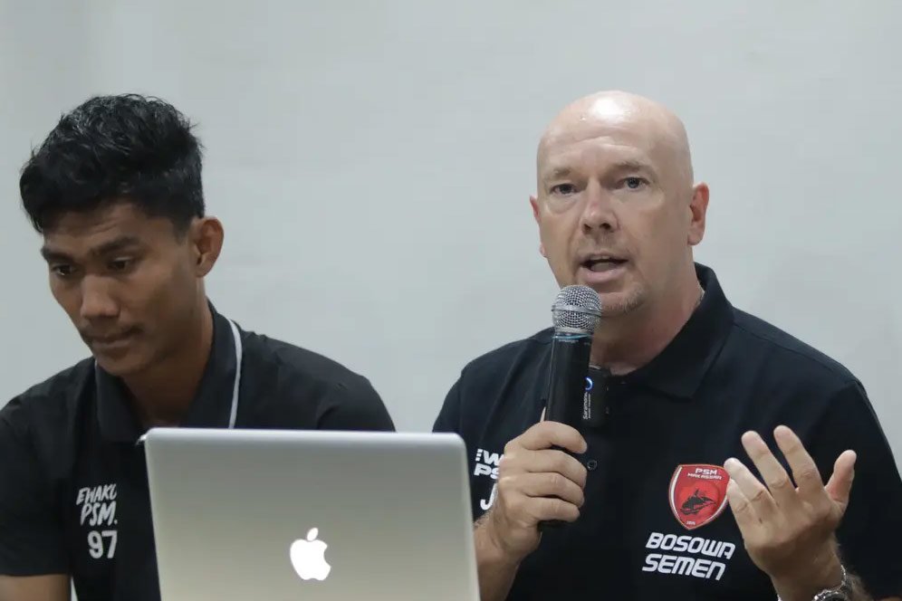 Evaluasi PSM Makassar di BRI Liga 1 2021/22: Bukan Salah Joop Gaal Sepenuhnya Evaluasi PSM Makassar di BRI Liga 1 2021/22: Bukan Salah Joop Gaal Sepenuhnya