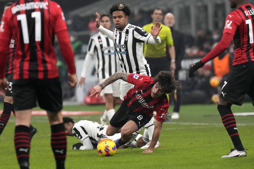 Babak Pertama AC Milan vs Juventus: Tanpa Gol, Ibra Cedera Babak Pertama AC Milan vs Juventus: Tanpa Gol, Ibra Cedera
