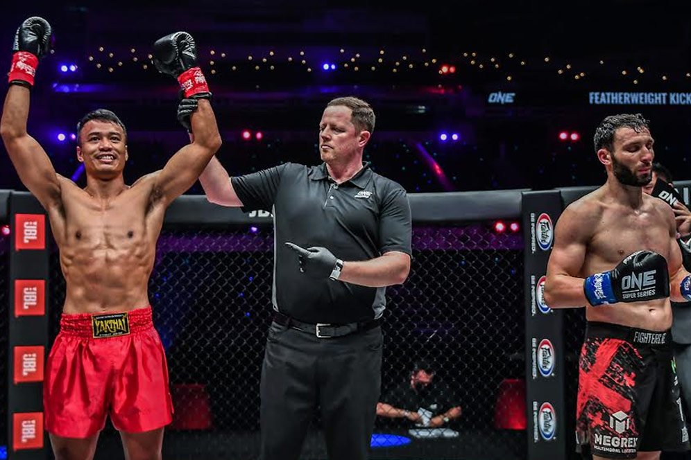 ONE: ONLY THE BRAVE Pertemukan Sitthichai Sitsongpeenong dan Chingiz Allazov di Final