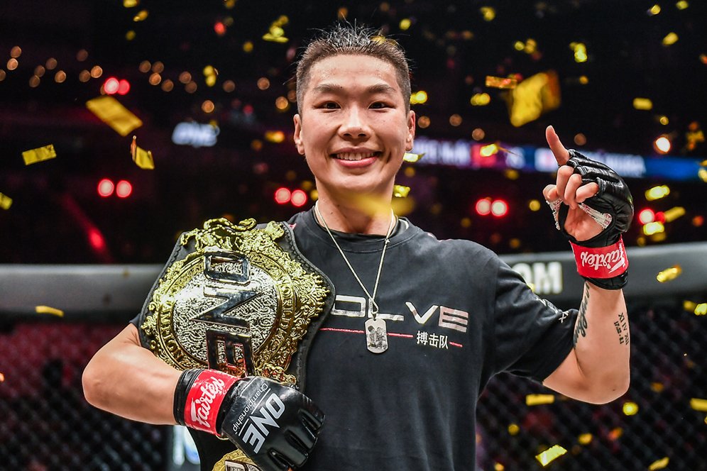 ONE: Heavy Hitters Kelar, Juara Dunia Xiong Jing Nan Sukses Pertahankan Gelar