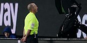 Anulir 2 Gol Setan Merah di Kandang Burnley, Mike Dean Banjir Hujatan dari Fans MU