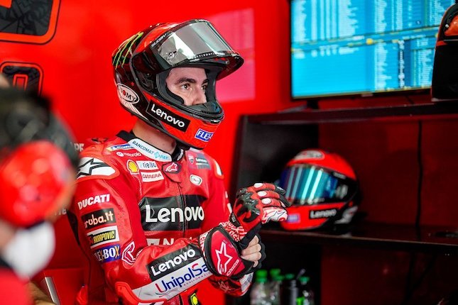 Senang Punya Status Favorit Juara Senang Punya Status Favorit Juara