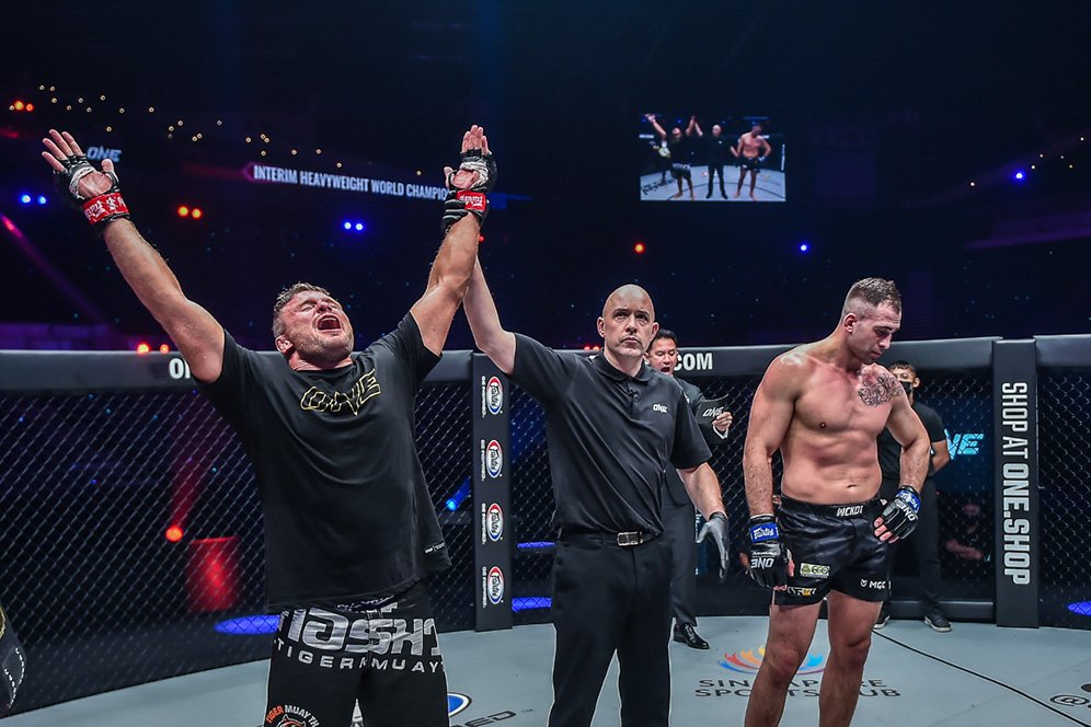 ONE Championship: Kalahkan Petarung Belarusia, Anatoly Malykhin Jadi Juara Dunia ONE Interim Heavyweight ONE Championship: Kalahkan Petarung Belarusia, Anatoly Malykhin Jadi Juara Dunia ONE Interim Heavyweight